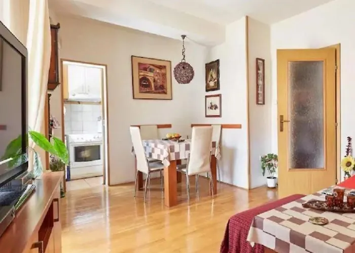 Апартаменти Bohemian Quarter / Park, Free Parking *