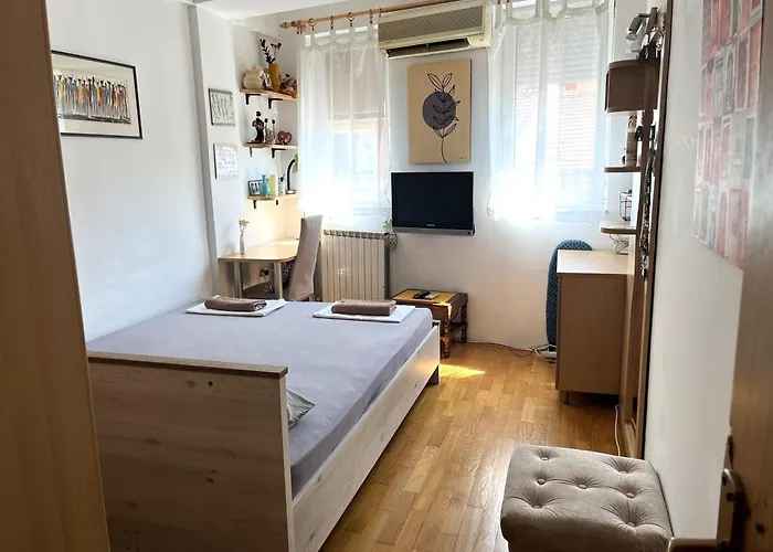 Bohemian Quarter / Park, Free Parking Скоп'є